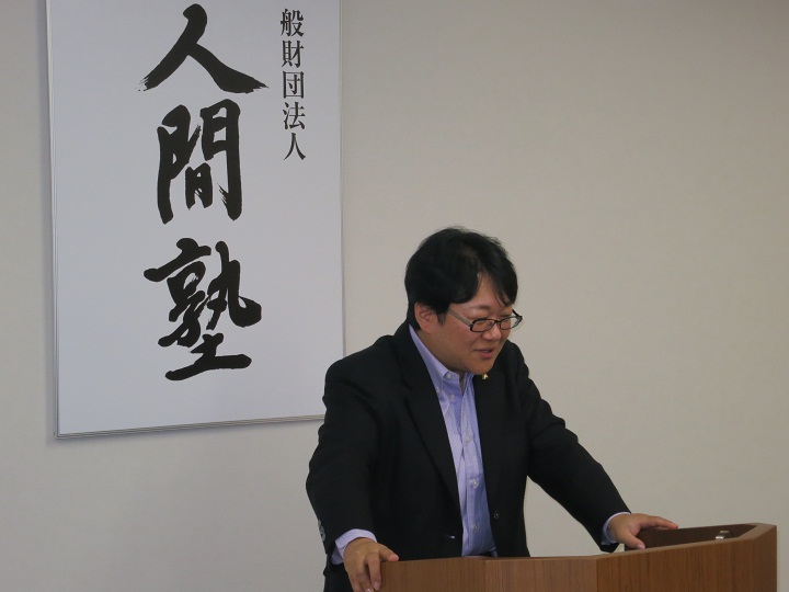 人間塾の理念を語る塾長・仲野