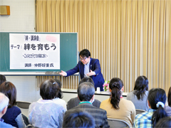 講演中の仲野塾長