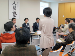 質問に答える3人の講演者