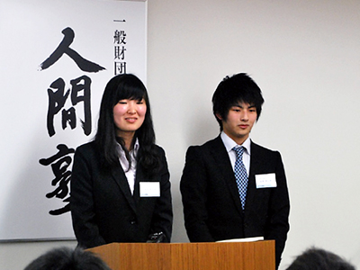 “国際教養大学学生団体・北東アジア学生ラウンドテーブル” の松場君と岩渕さん