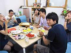 セミナー後は秋田の辻さんからの「さくらんぼ」をほおばる