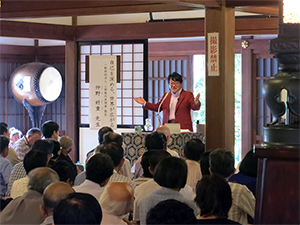 円覚寺での夏期講座は笑いから始まりました