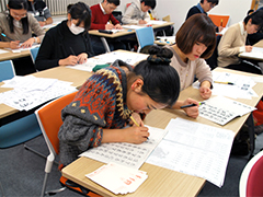 真剣に取り組む塾生たち