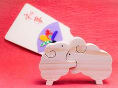 新年イメージ(羽子板と羊)