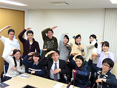 人間塾ヤングセミナーの塾生たち：難しいテーマにシェーッ！