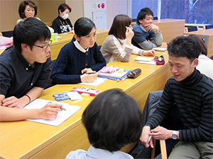 人間塾2014年度まとめ合宿：グループディスカッションで意見交換