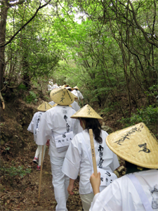 人間塾2015年度小豆島・遍路研修:行けども行けども、山道