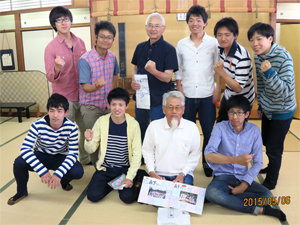 人間塾2015年度小豆島・遍路研修：先達の森下さんと男子塾生