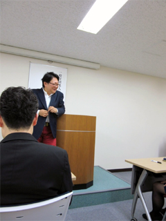 人間塾・ヤングセミナー：すぐには答えが出ない問いが投げ掛けられる