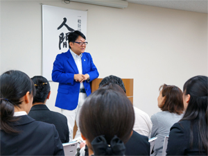 人間塾2015年第二回東京地区講演：熱弁中の塾長