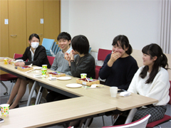 人間塾・ヤングセミナー2015：セミナー前の楽しい一時