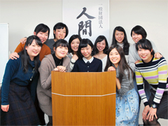 人間塾・ヤングセミナー2015：セミナーを訪れてくれた1期生を囲んで