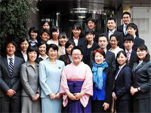 人間塾2015年度修了式：無事の修了を祝して。はい、チーズ