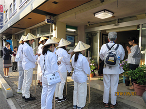 人間塾2016年度小豆島・遍路研修：出発前宿へのお礼のお経