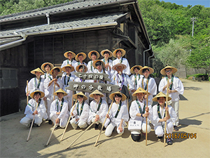 人間塾2016年度小豆島・遍路研修：二十四の瞳　岬の分教場にて