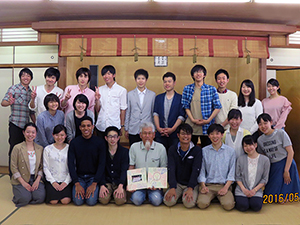 人間塾2016年度小豆島・遍路研修：森下さんを囲んで全員集合