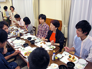 人間塾2016年度軽井沢合宿1日目：井上さんを囲んで