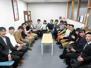 人間塾2016年度ヤングセミナー：まさに集いの部屋！