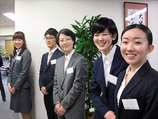 人間塾2017年度入塾式・始業式：皆でお出迎え