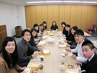 人間塾2017年度ヤングセミナー：皆で昼食