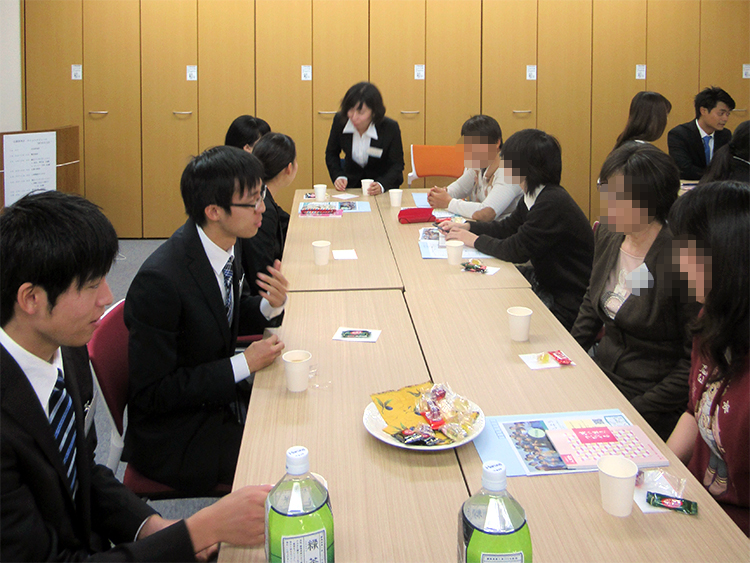 人間塾・井上和子奨学金・2016年の応募説明会の様子