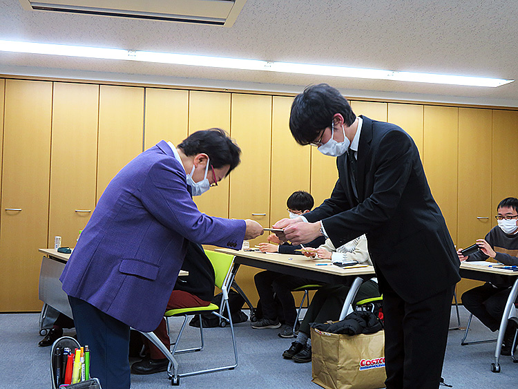 人間塾2021年度ヤングセミナー:最後のセミナーでの一コマ