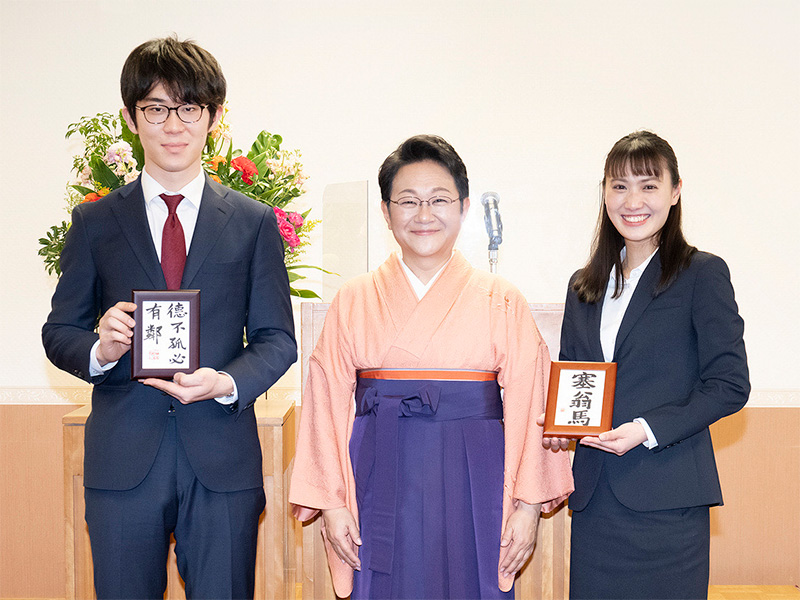 2021年度修了式にて:修了生とともに